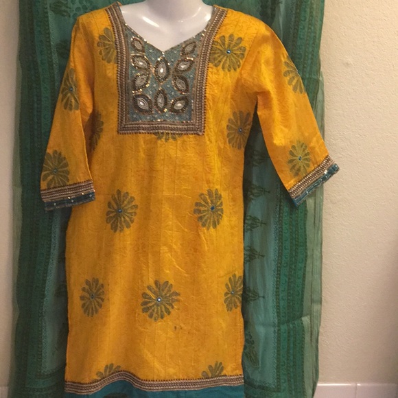Tunic - Picture 2 of 3